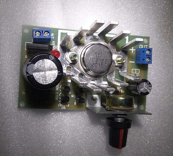 Fonte ajustável 30v 2a com transistor 3dd15d kit para montar