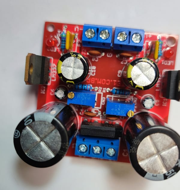 Fonte alimentação simétrica ajustável lm317 lm337 montada