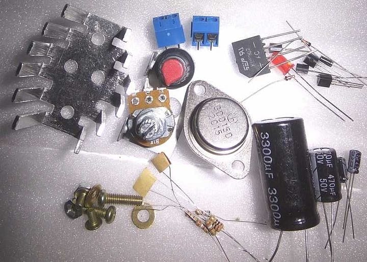 Fonte ajustável 30v 2a com transistor 3dd15d kit para montar